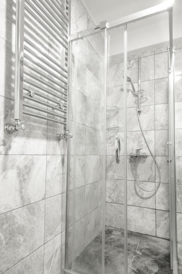 Aparthotel Emin 2*